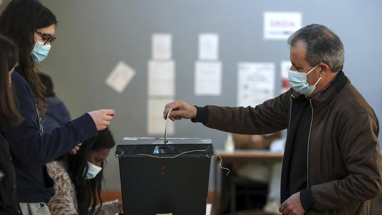 Portugal encara unas elecciones parlamentarias reñidas y con temores de